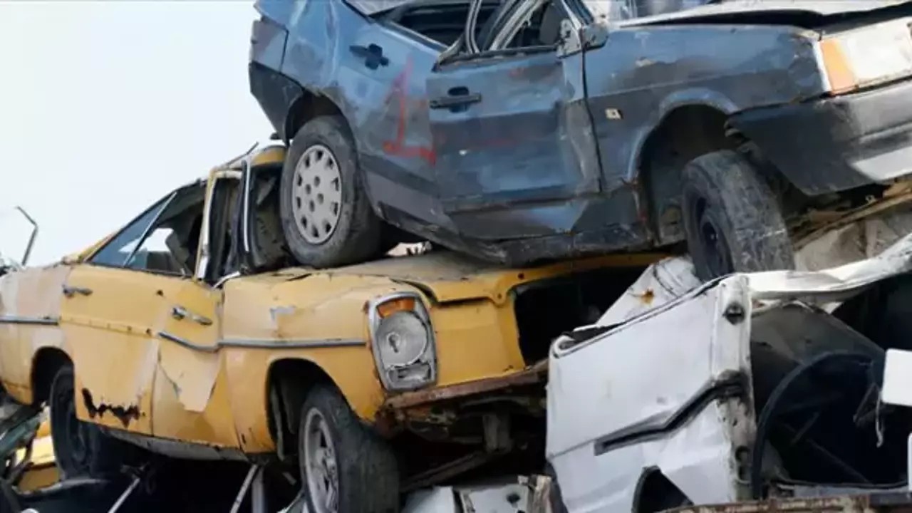 Eski arabası olan vatandaşlar hayal kırıklığına uğrayacak! Hurda teşviği ile ilgili şok haberi verdi