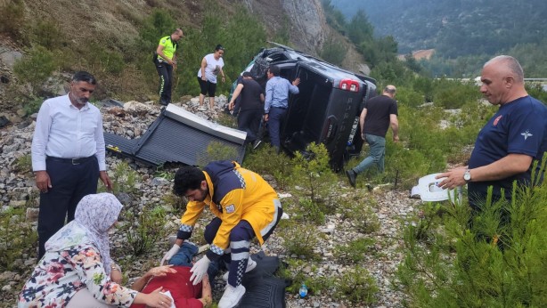 Foto - Eski Bakan Nihat Zeybekci trafik kazası geçirdi! Araç hurdaya döndü