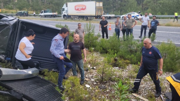 Foto - Eski Bakan Nihat Zeybekci trafik kazası geçirdi! Araç hurdaya döndü