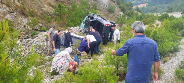 Foto - Eski Bakan Nihat Zeybekci trafik kazası geçirdi! Araç hurdaya döndü