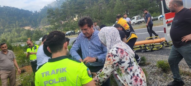 Foto - Eski Bakan Nihat Zeybekci trafik kazası geçirdi! Araç hurdaya döndü