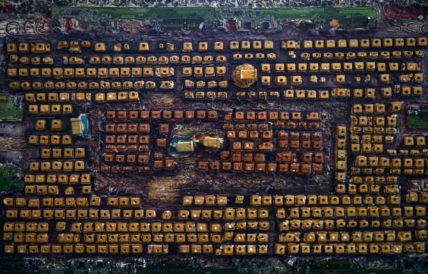 Foto - Eski bilgisayar parçalarından sanat eseri tablolar