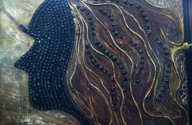 Foto - Eski bilgisayar parçalarından sanat eseri tablolar