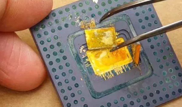 Foto - Eski bilgisayarlarınızı sakın atmayın! İçinde altın kaynıyor