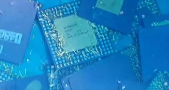 Foto - Eski bilgisayarlarınızı sakın atmayın! İçinde altın kaynıyor