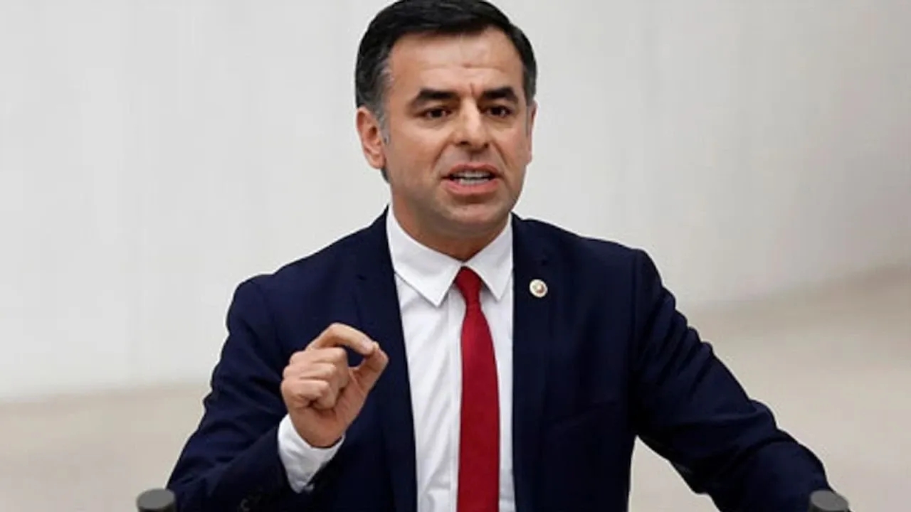 Foto - Eski CHP’li Barış Yarkadaş’tan o isme zehir zemberek sözler: Sen bir fikir fahişesisin! Haddini bilmezsen bildiririm