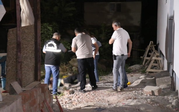 Eski eşi ve birlikte yaşadığı kişiyi pompalı tüfekle öldürdü