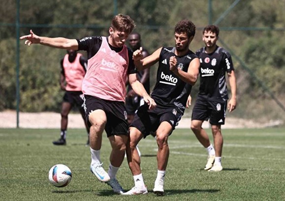 Foto - Eski Fenerbahçeli Kartal oluyor! Türkiye'ye dönmeye sıcak baktı