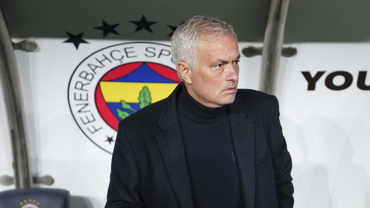 Eski futbolcu sandalyeye vura vura isyan etti: Herkes Mourinho sözlerini konuşuyor