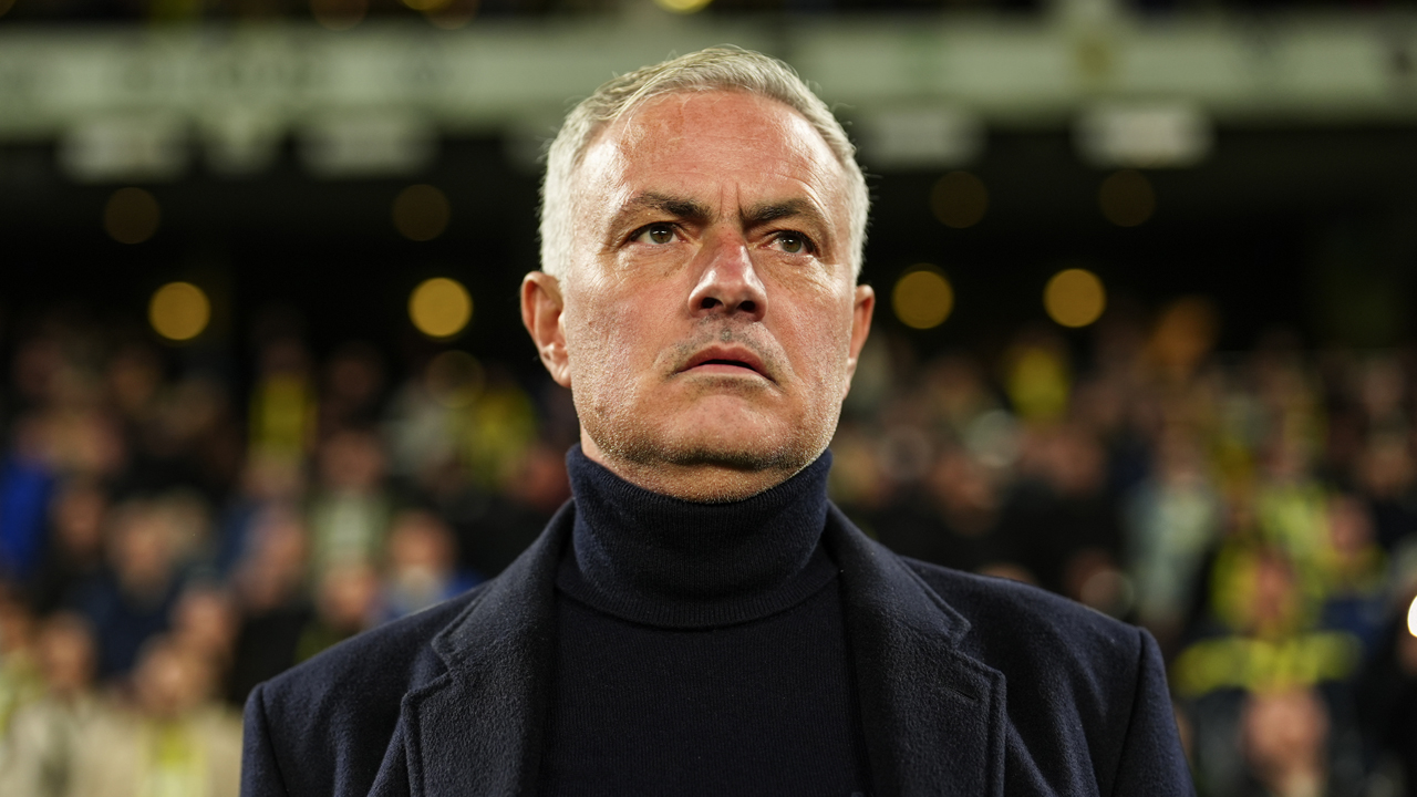 Foto - Eski futbolcu sandalyeye vura vura isyan etti: Herkes Mourinho sözlerini konuşuyor
