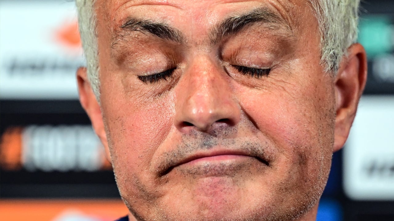 Foto - Eski futbolcu sandalyeye vura vura isyan etti: Herkes Mourinho sözlerini konuşuyor