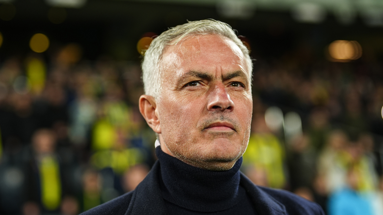 Foto - Eski futbolcu sandalyeye vura vura isyan etti: Herkes Mourinho sözlerini konuşuyor