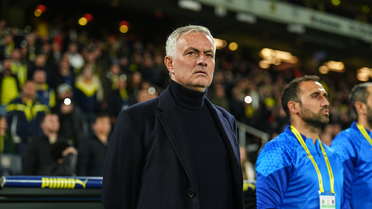 Foto - Eski futbolcu sandalyeye vura vura isyan etti: Herkes Mourinho sözlerini konuşuyor