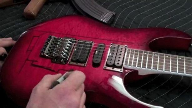 Foto - Eski gitarı çöpe atmadı! Bakın ne yaptı...