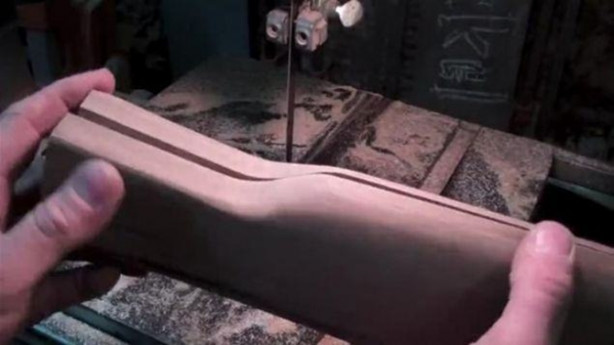 Foto - Eski gitarı çöpe atmadı! Bakın ne yaptı...