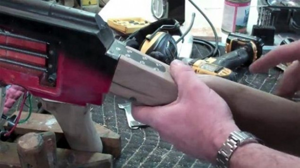 Foto - Eski gitarı çöpe atmadı! Bakın ne yaptı...