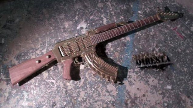 Foto - Eski gitarı çöpe atmadı! Bakın ne yaptı...