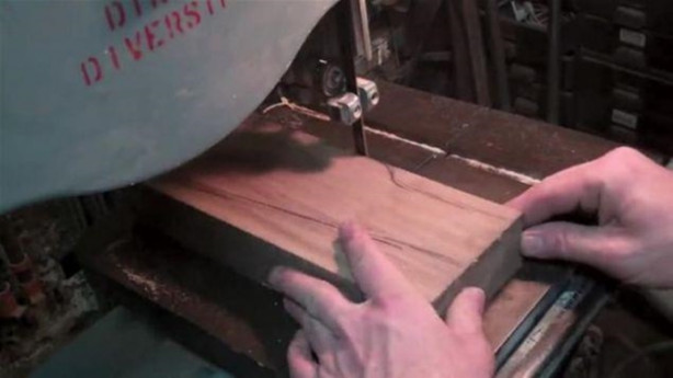 Foto - Eski gitarı çöpe atmadı! Bakın ne yaptı...