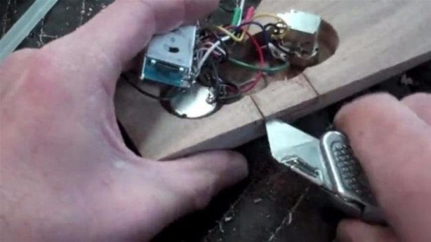 Foto - Eski gitarından bakın ne yaptı!