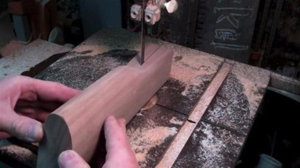 Foto - Eski gitarından bakın ne yaptı!