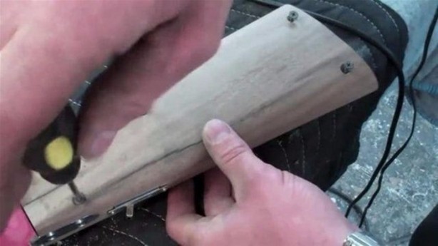 Foto - Eski gitarından bakın ne yaptı!