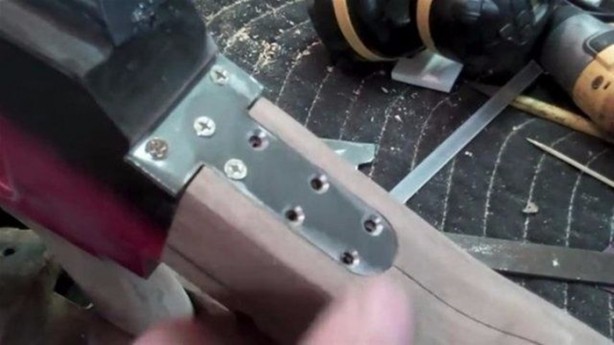 Foto - Eski gitarından bakın ne yaptı!