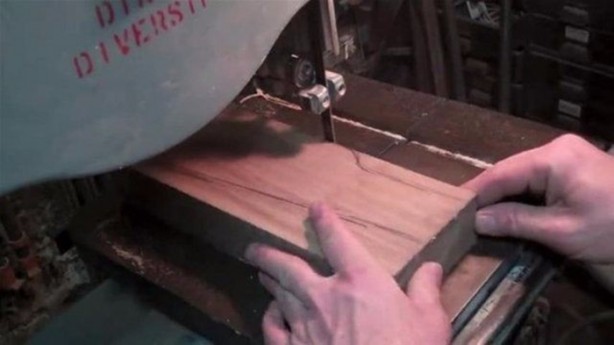 Foto - Eski gitarından bakın ne yaptı!