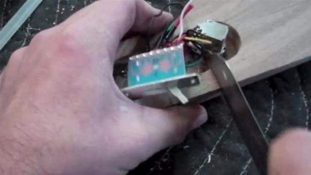 Foto - Eski gitarından bakın ne yaptı!