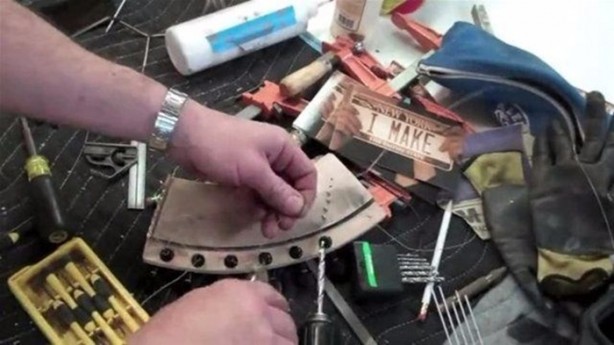 Foto - Eski gitarından bakın ne yaptı!