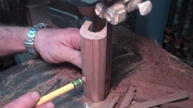 Foto - Eski gitarından bakın ne yaptı!