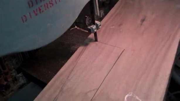 Foto - Eski gitarından bakın ne yaptı!