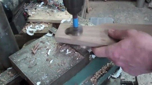 Foto - Eski gitarından bakın ne yaptı!