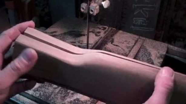 Foto - Eski gitarından bakın ne yaptı!