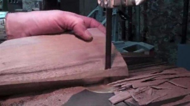 Foto - Eski gitarından bakın ne yaptı!