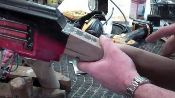 Foto - Eski gitarından bakın ne yaptı!