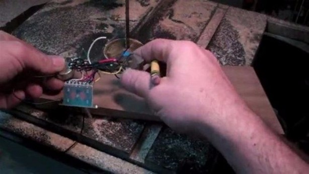 Foto - Eski gitarından bakın ne yaptı!