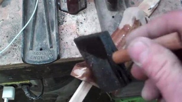 Foto - Eski gitarından bakın ne yaptı!