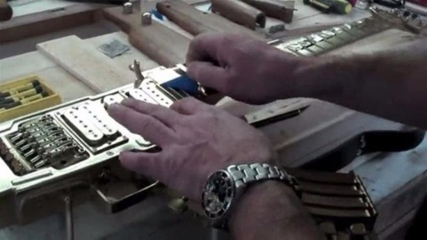 Foto - Eski gitarından bakın ne yaptı!