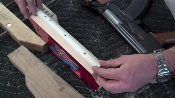 Foto - Eski gitarından bakın ne yaptı!