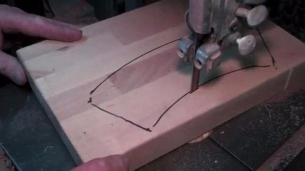 Foto - Eski gitarından bakın ne yaptı!