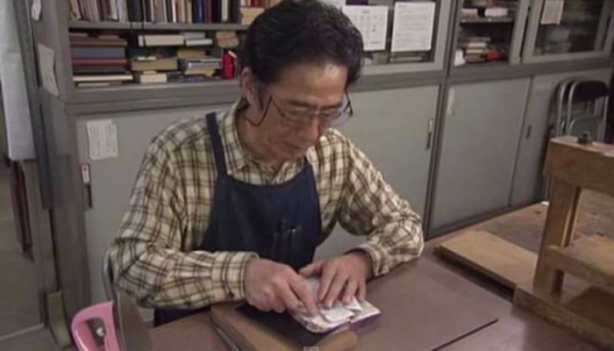 Foto - Eski kitaplar böyle yenileniyor