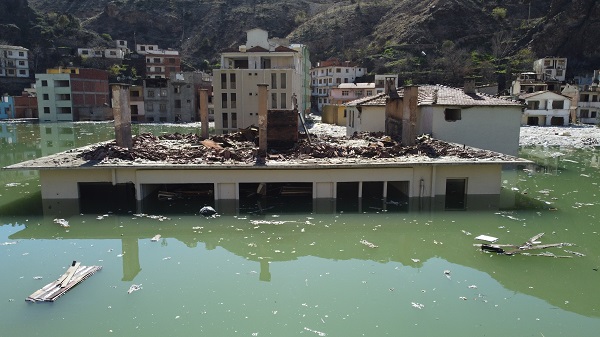 Foto - Eski mahallelerinde bu kez kürek çektiler! O ilçe sular altında kaldı
