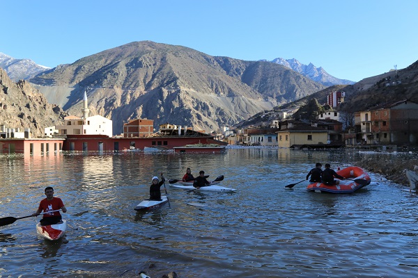 Foto - Eski mahallelerinde bu kez kürek çektiler! O ilçe sular altında kaldı