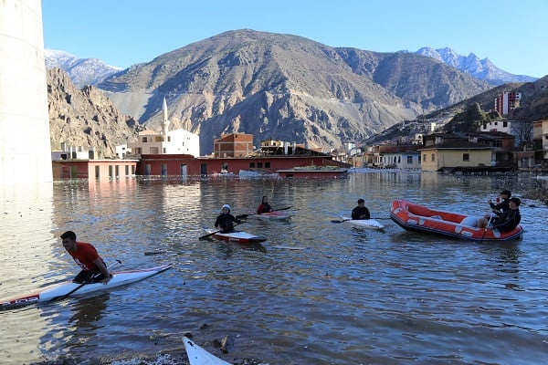 Foto - Eski mahallelerinde bu kez kürek çektiler! O ilçe sular altında kaldı