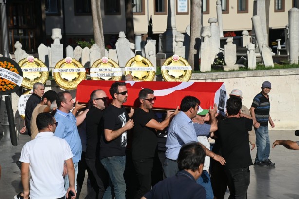 Foto - Eski Milletvekili Sami Sözat toprağa verildi