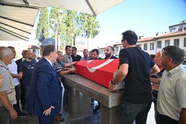 Foto - Eski Milletvekili Sami Sözat toprağa verildi