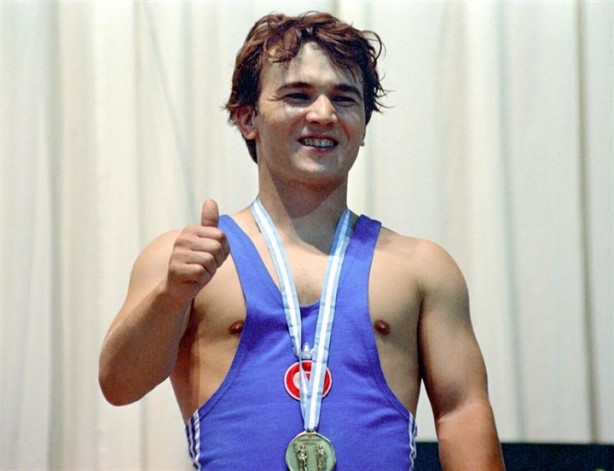 Eski milli halterci Naim Süleymanoğlu vefat etti