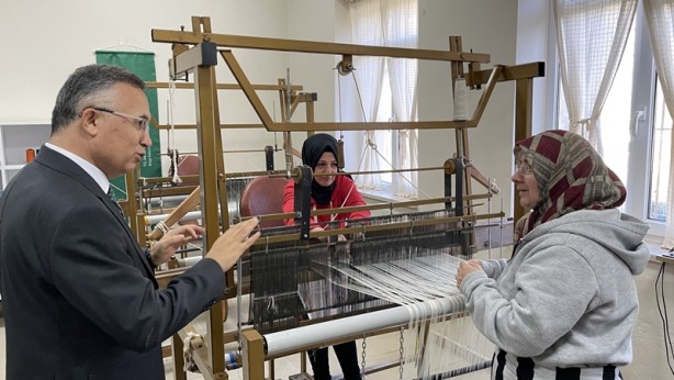 Foto - Eski okul binası kendir ipliği dokuma atölyesine dönüştürüldü