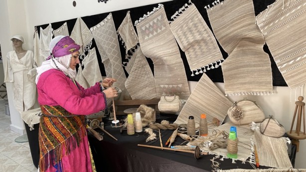 Foto - Eski okul binası kendir ipliği dokuma atölyesine dönüştürüldü