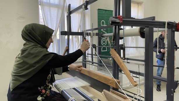 Foto - Eski okul binası kendir ipliği dokuma atölyesine dönüştürüldü